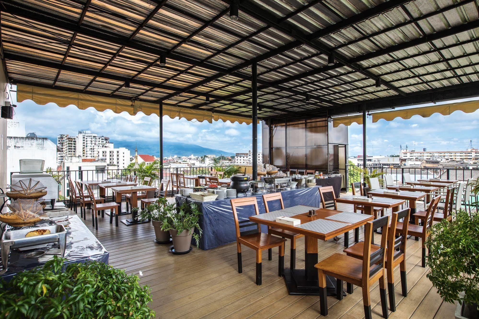 Navinda Chiangmai Hotell Chiang Mai Exteriör bild